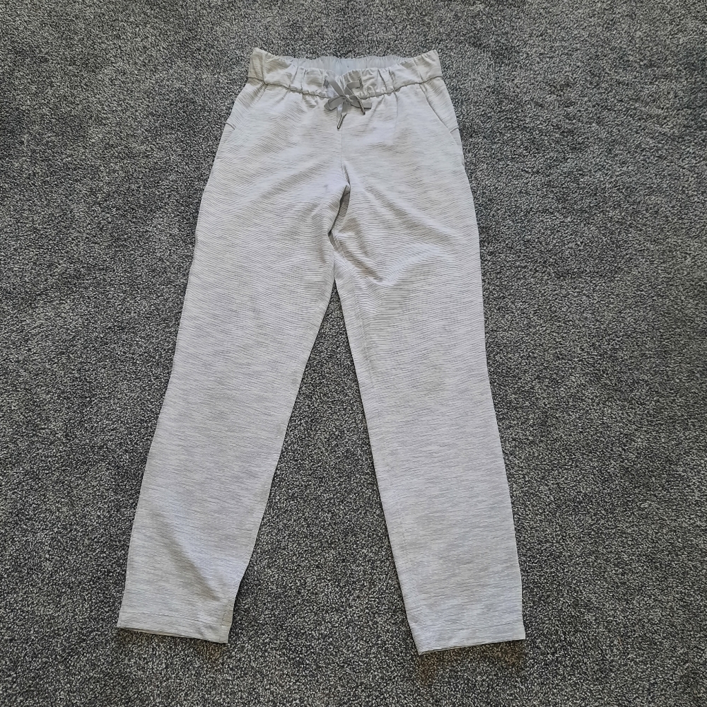 Lululemon On the Fly 7/8 Pants, size 2, gray and white stripe.